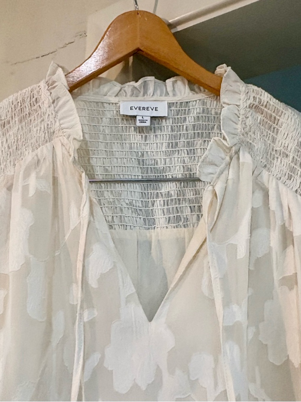 Evereve Cream Floral Jacquard V-Neck Peasant Blouse - Picture 3 of 6